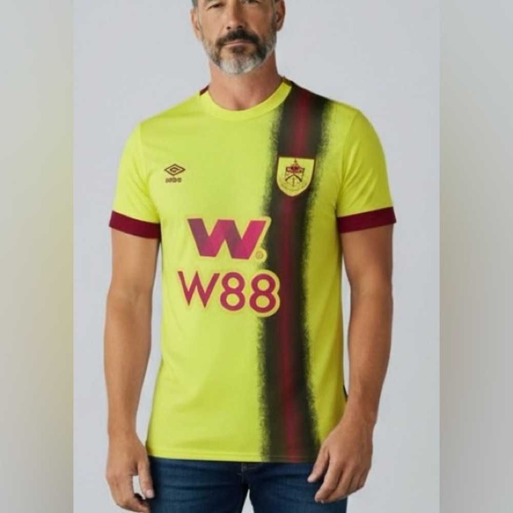 Umbro Burnley men’s FC Away soccer Jersey 2023/24 CORK #4 yellow maroon size XL